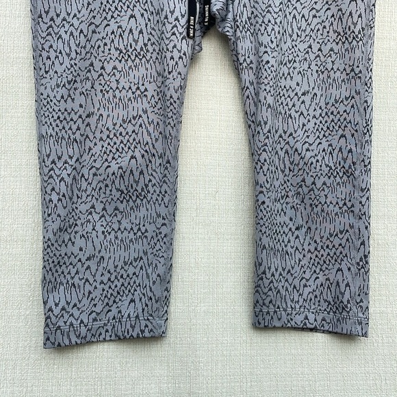 Nike Women Epic Run Tight Fit Dri-Fit Capri crop pant 904916-012 Size Medium - Picture 4 of 9